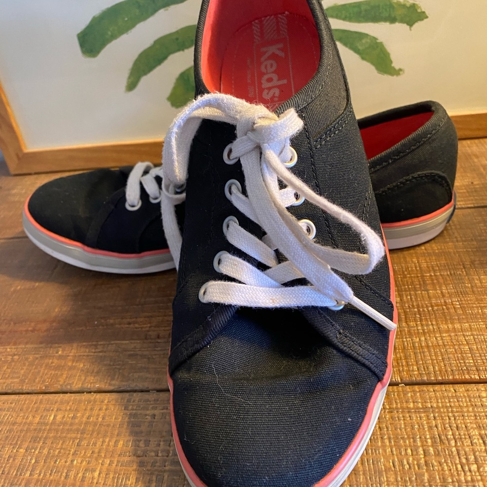 Keds Coursa B Classic Low top Sneakers with White Laces and Red Interior